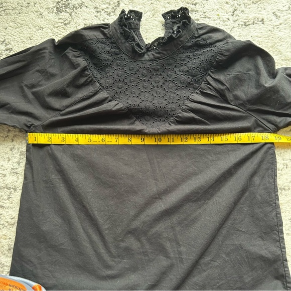 Saks Fifth Avenue Black Lace raffle long sleeves Blouse. Size XSP - Picture 5 of 6